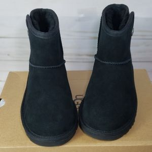 UGG Jona Mini Boot U.S size 3